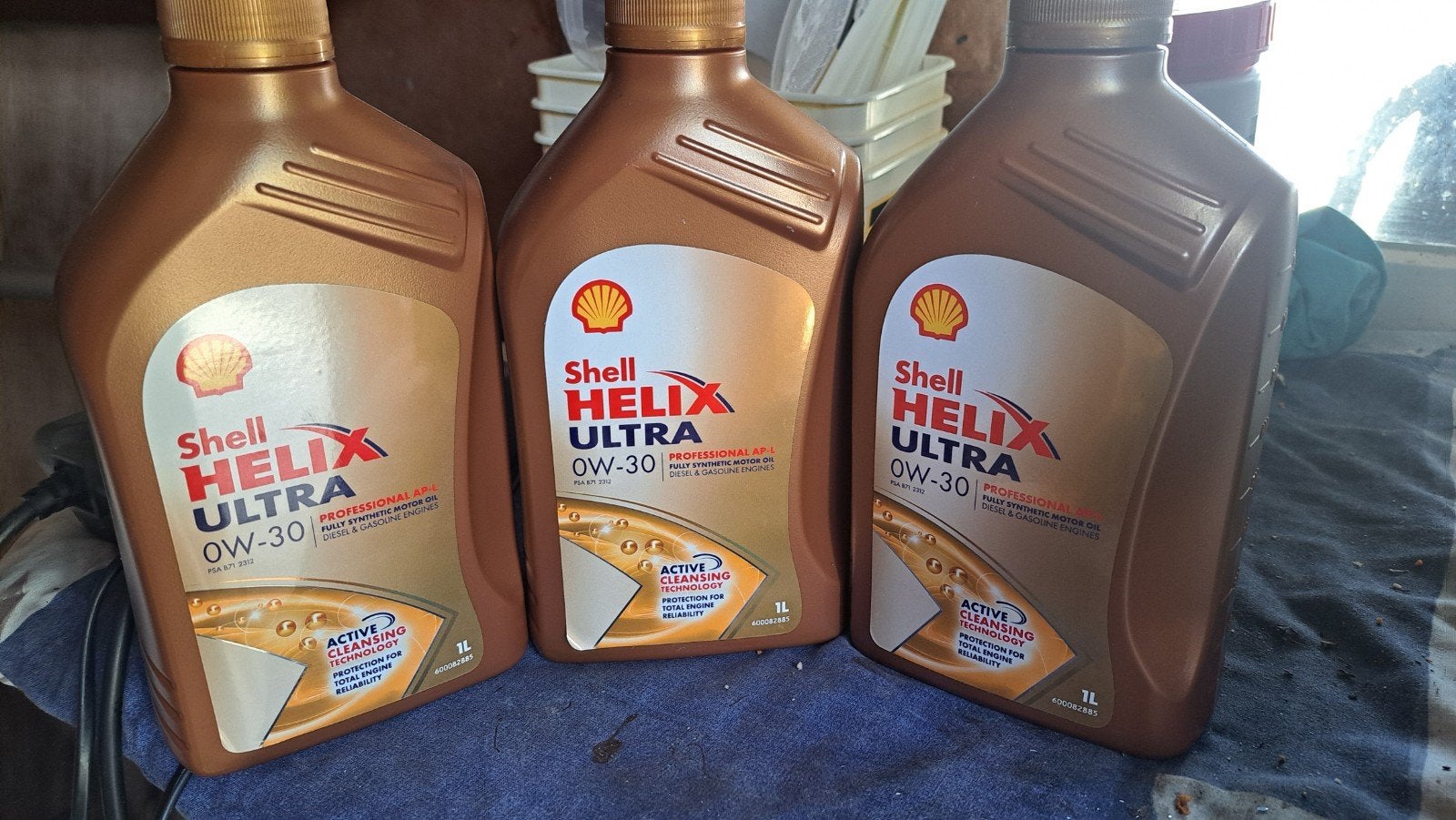 3x Shell Helix Ultra Professional AP-L 0W-30 Motorolie, Ophalen