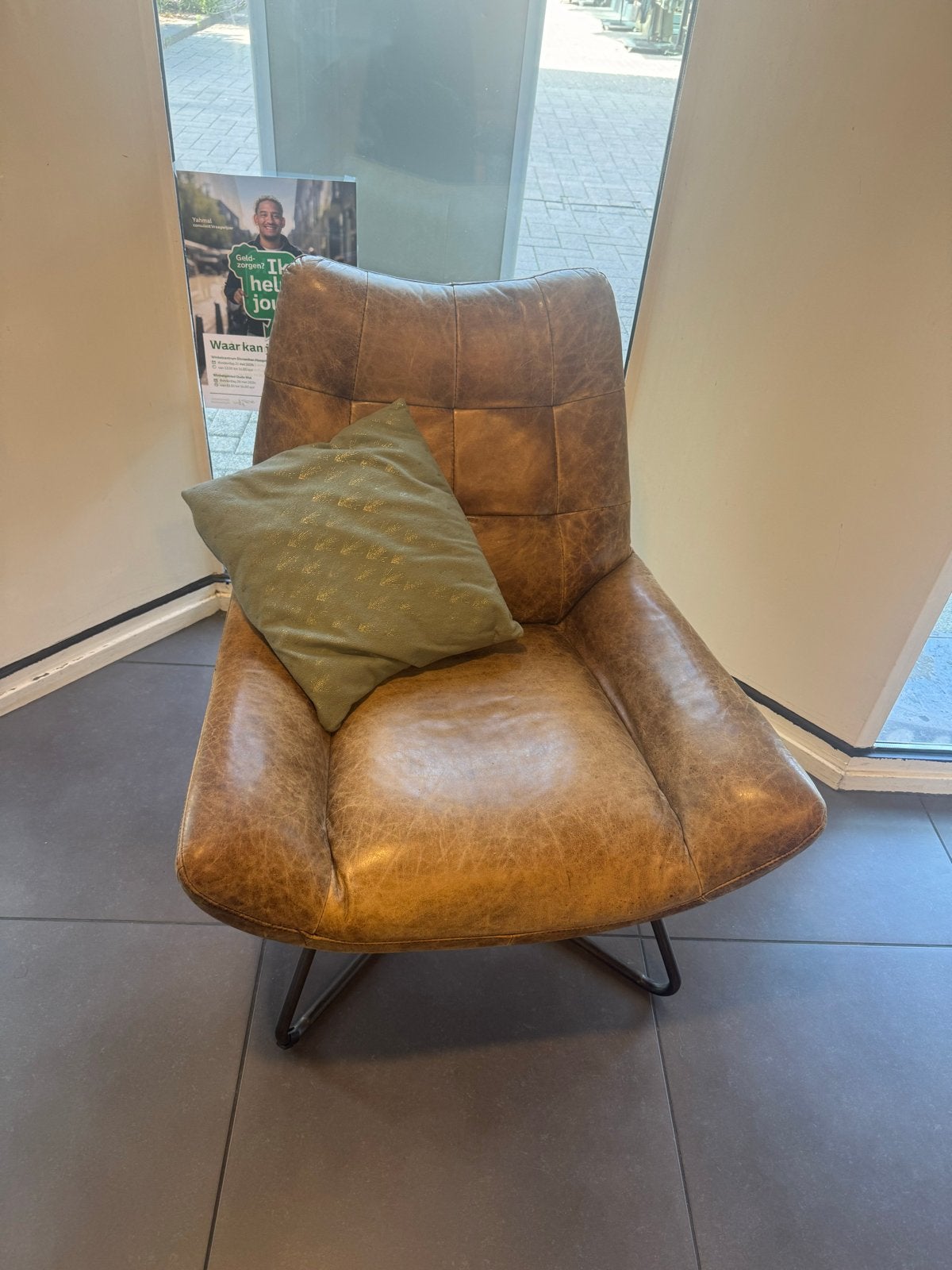 Comfortabele fauteuil in bruin leer, Huis en Inrichting, Stoelen, Ophalen, Gebruikt, Bruin, Leer