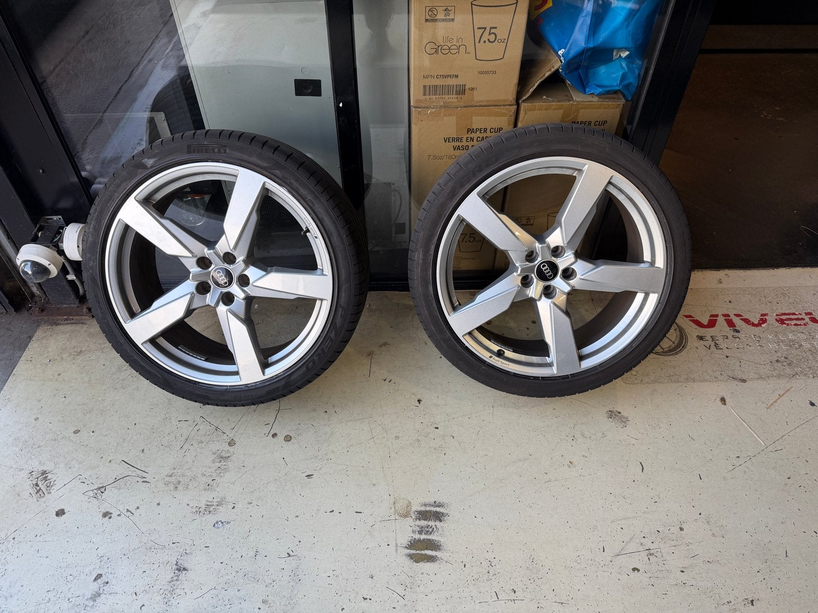 Audi Q5/SQ5 Sport 21 inch velgen met Pirelli zomerbanden, Ophalen, Gebruikt, 255 mm, Banden en Velgen