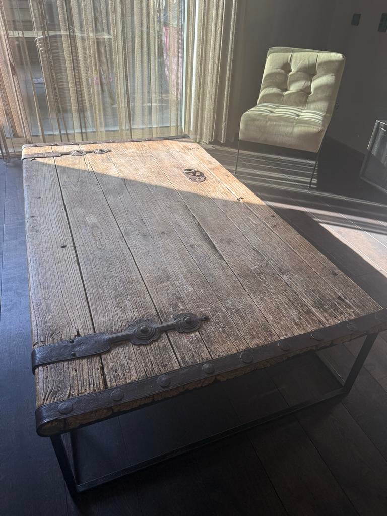 Unieke handgemaakte salontafel van Indiase deur, Huis en Inrichting, Tafels | Salontafels, Ophalen, Gebruikt, 100 tot 150 cm, 50 tot 100 cm
