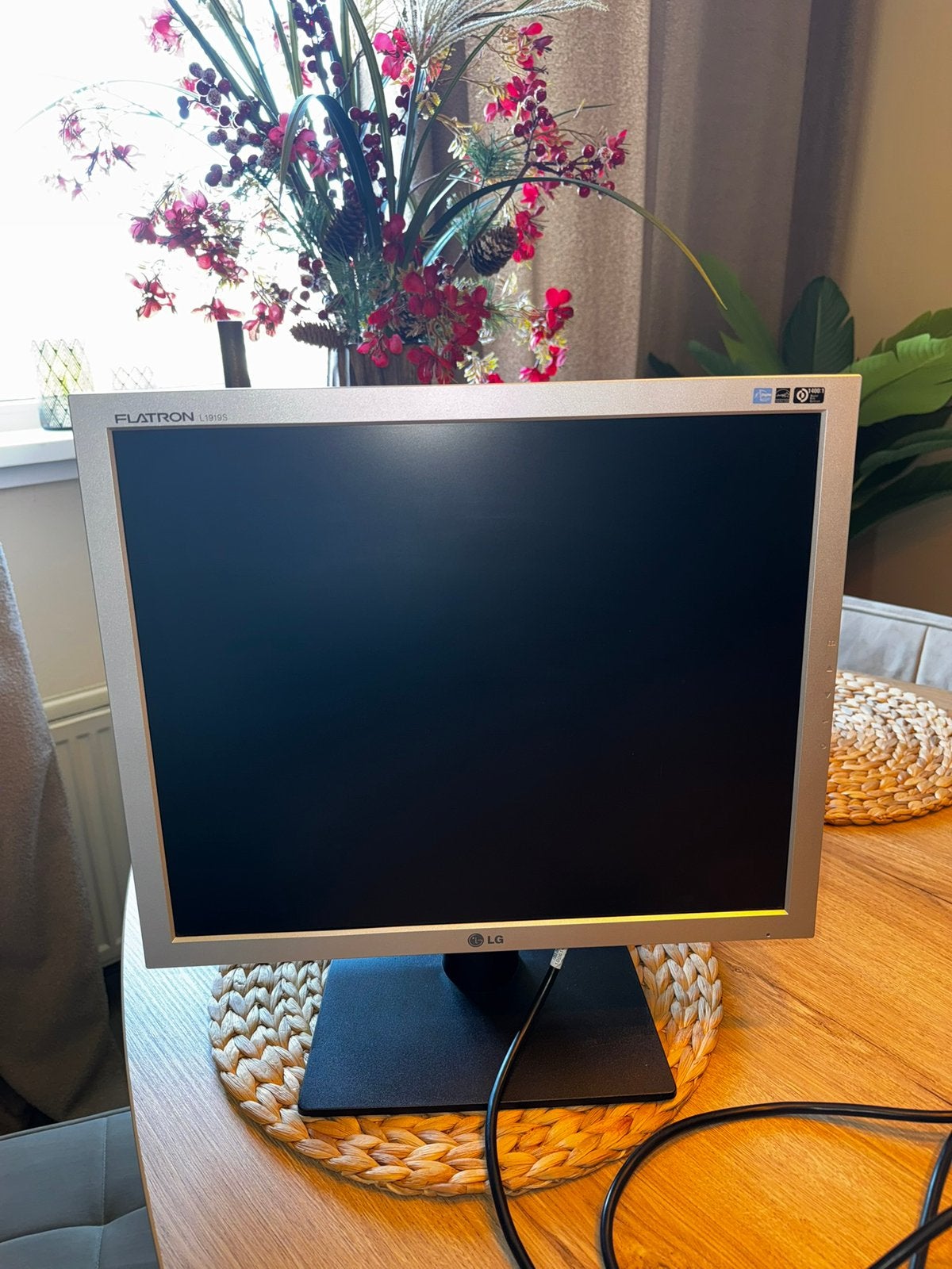 Monitor €5, Computers en Software, Monitoren, HD, 3 tot 5 ms, Kantelbaar, Zo goed als nieuw