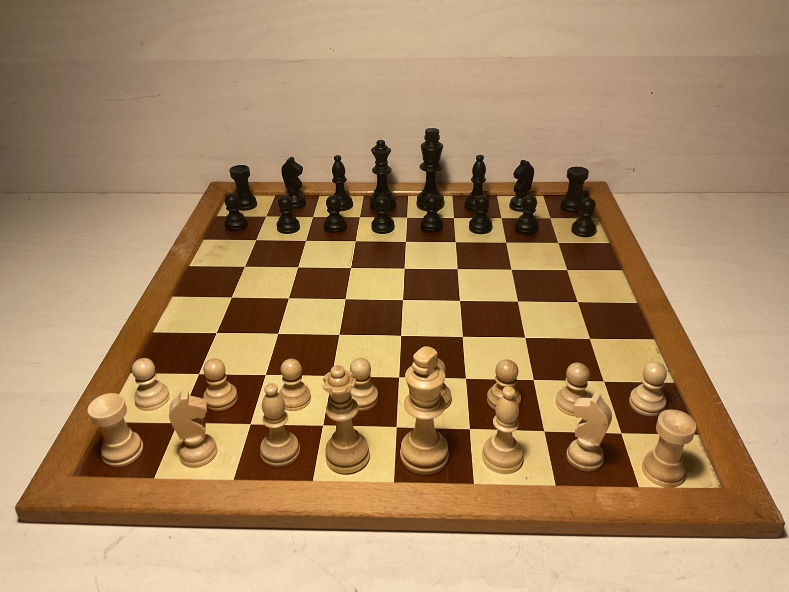 Homas Tempo schaakbord met staunton schaakstukken, Ophalen of Verzenden, Gebruikt