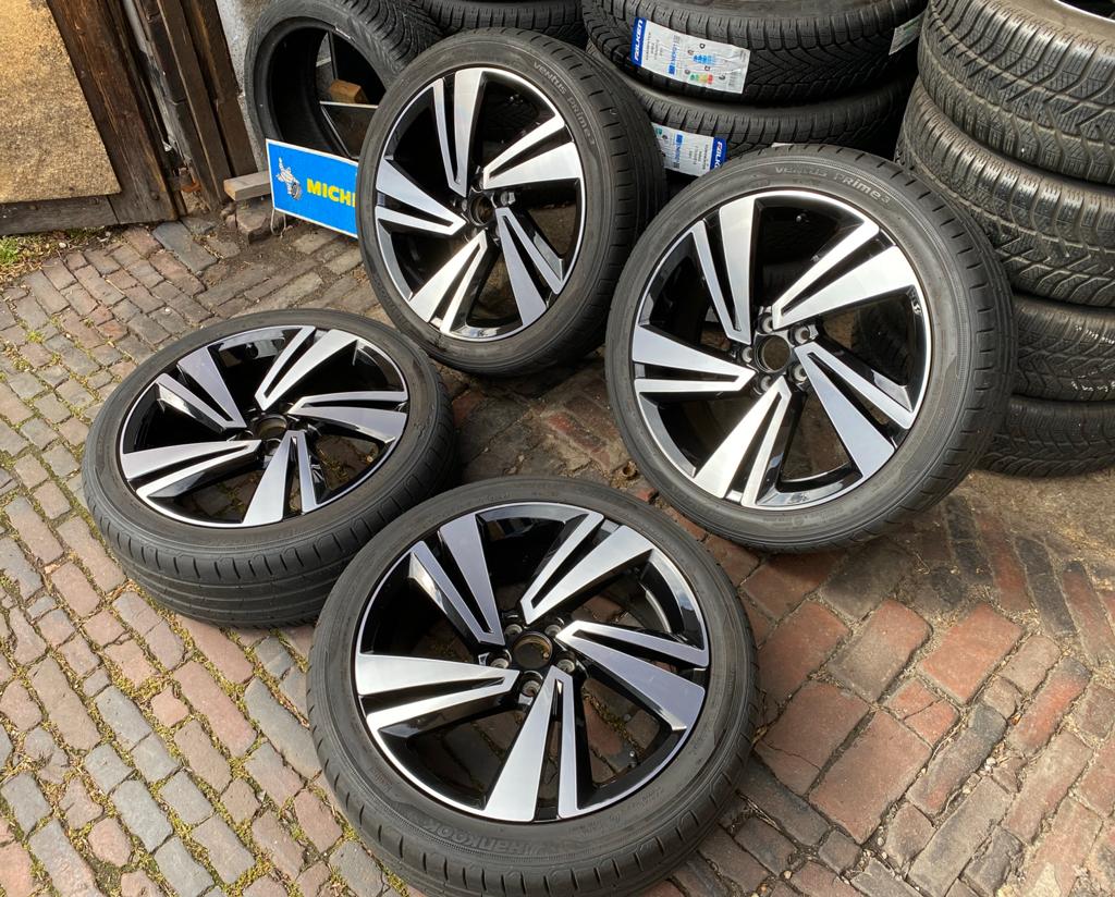 18” Volkswagen T-Cross velgen + 215/45 R18 banden. TOPSTAAT, 18 inch, 215 mm, Banden en Velgen, Ophalen of Verzenden