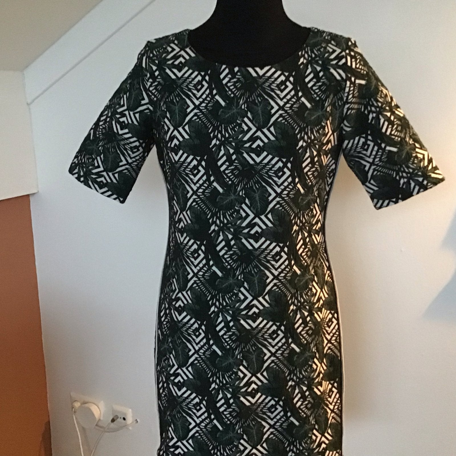 Geisha Jurk met Tropische Print - Maat L/40, Maat 38/40 (M), Ophalen of Verzenden, Zo goed als nieuw, Knielengte