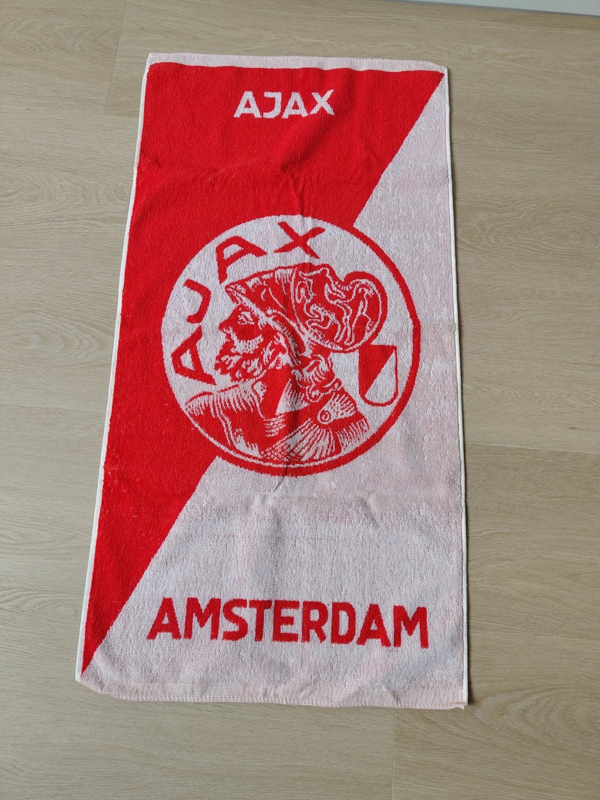 Collectors item: ongebruikte Ajax handdoek uit jaren '70, Verzamelen, Sportartikelen en Voetbal, Ophalen of Verzenden, Zo goed als nieuw