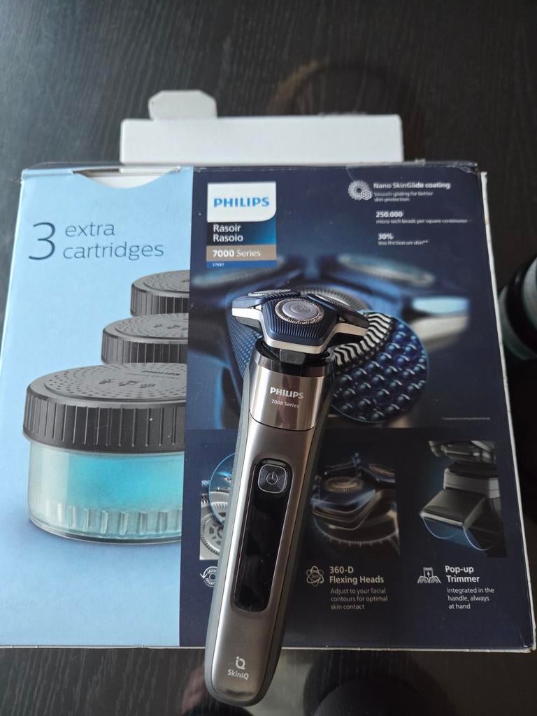 Philips Shaver S7000 Series met 3 extra cartridges, Ophalen of Verzenden, Zo goed als nieuw, Scheren en Epileren
