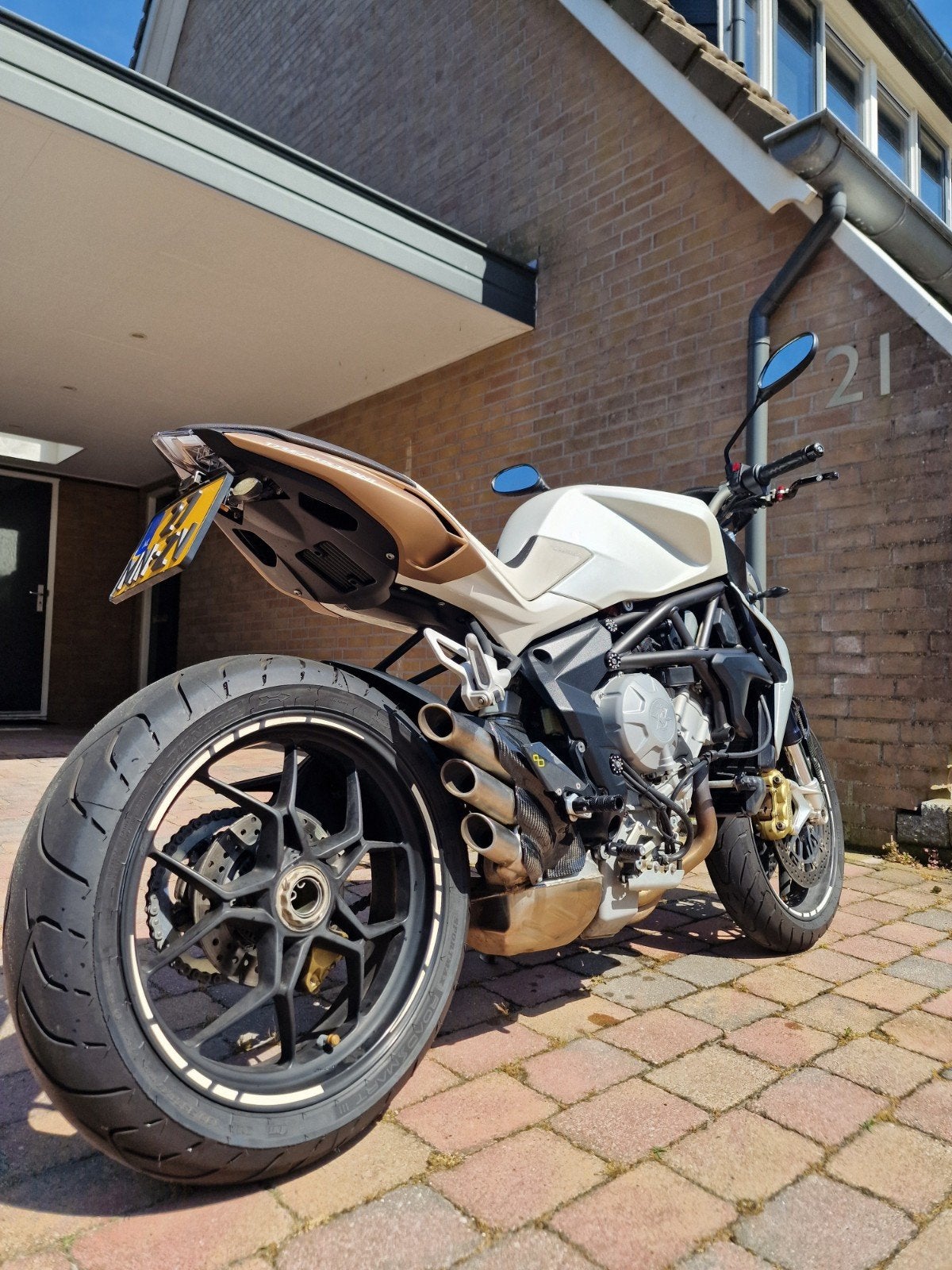 MV Agusta Brutale 675, nieuwstaat. Carbon, Motoren, 675 cc, Gebruikt, 3 cilinders, Particulier