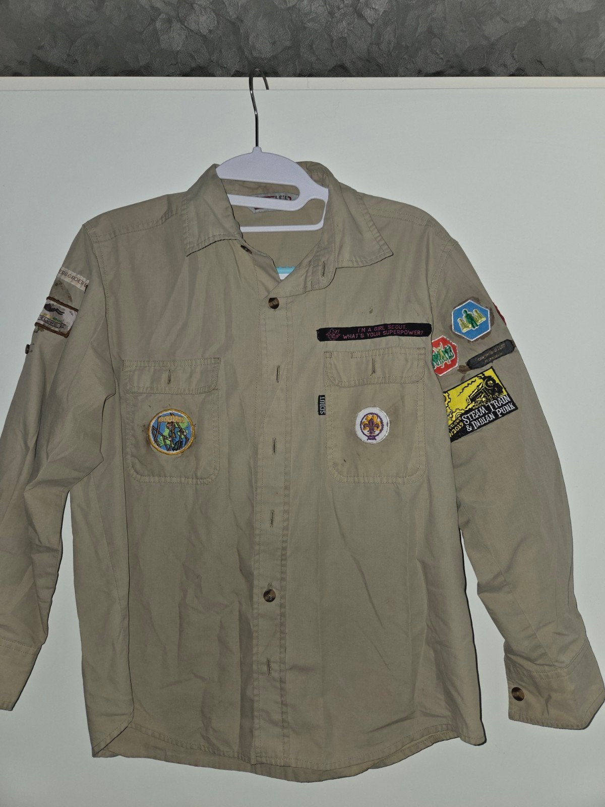 Scoutfit Scout blouse maat 146 met badges, Gebruikt, Jongen of Meisje, Overhemd of Blouse, Ophalen of Verzenden