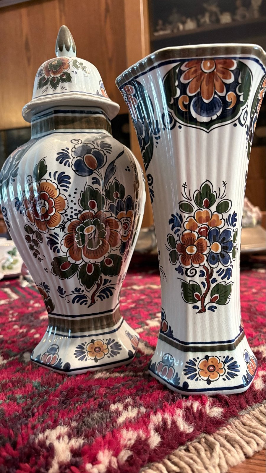 Flora Gouda Keramiek – Delfts Polychroom dekselpot en vaas, Antiek en Kunst, Ophalen of Verzenden