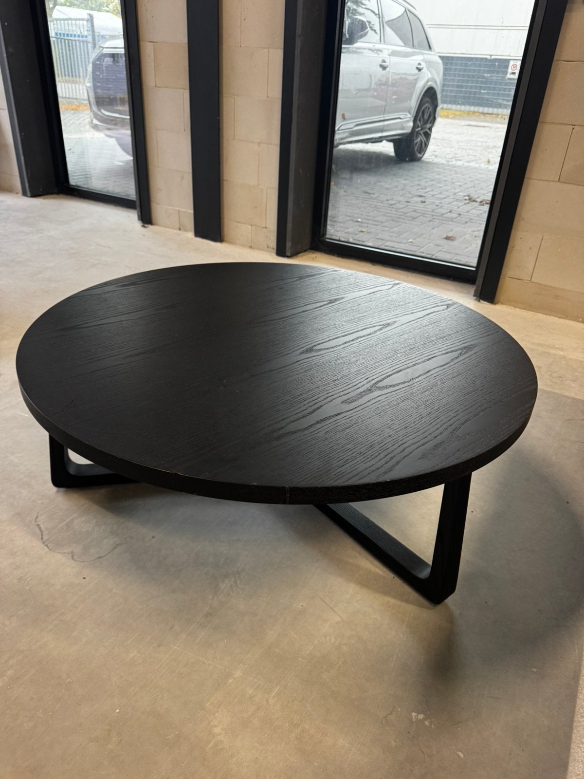 Ronde zwarte salontafel van Goossens – modern design, Ophalen, Zo goed als nieuw, Rond, 50 tot 100 cm