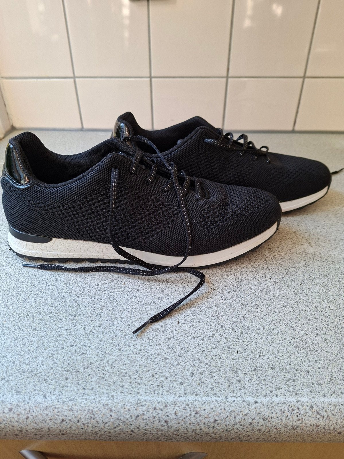 Hush Puppies damesschoenen mt 43 - Zeer goede staat, Zwart, Ophalen of Verzenden, Hush Puppies, Sneakers of Gympen