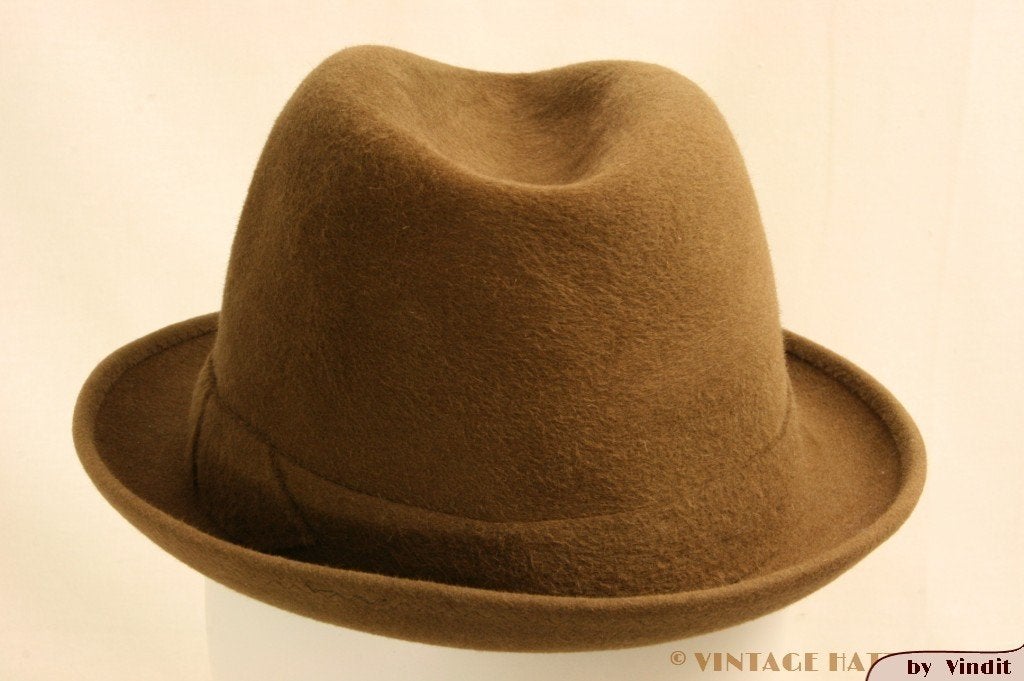 Kleine Vintage Gleufhoed Barbisio Sportex bruin 54, 134 t/m 140, Gebruikt, Hoed, Ophalen of Verzenden