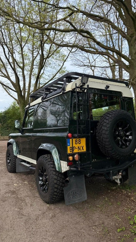 Defender 90 TD5 Hard Top – Airco – Zeer nette staat, Auto's, Stof, Zwart, USB, 2495 cc