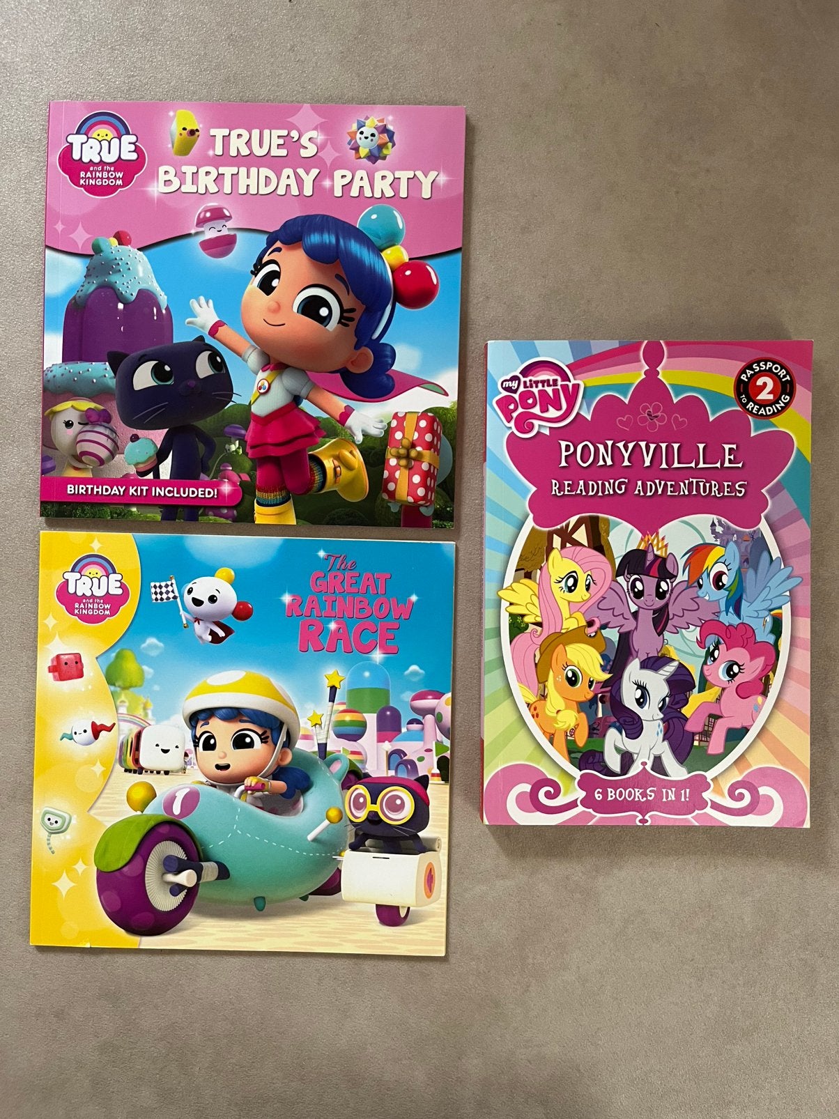 3 English books: True en My Little Pony - NEW, Boeken, Ophalen of Verzenden, Zo goed als nieuw, Fictie algemeen