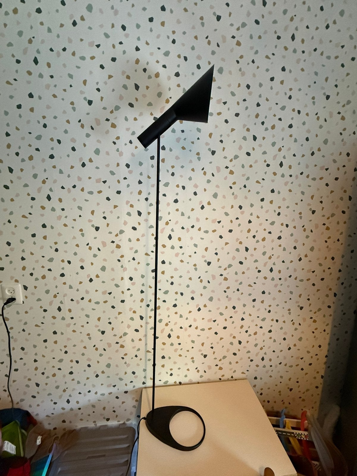 Zwarte vloerlamp in Louis Poulsen AJ vloerlamp stijl, Overige materialen, Deense stijl, Zo goed als nieuw, 150 tot 200 cm