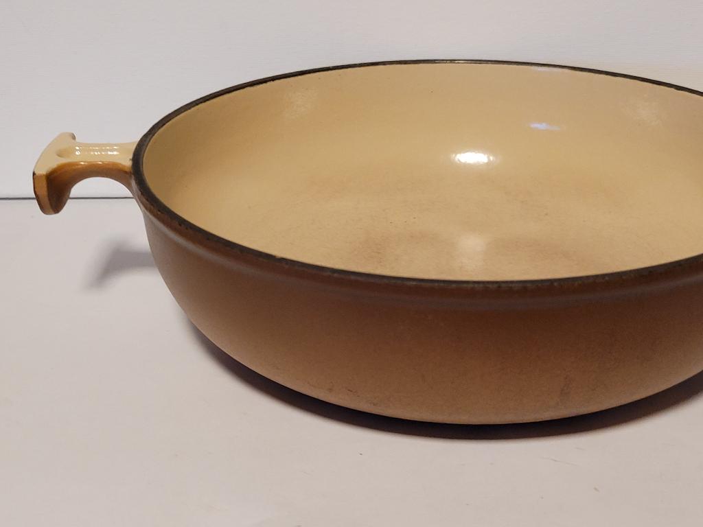 LE CREUSET Enzo Mari Ronde OVENSCHAAL / Oven Schaal 22 cm, Gebruikt, Gietijzer, Verzenden, Keramische plaat