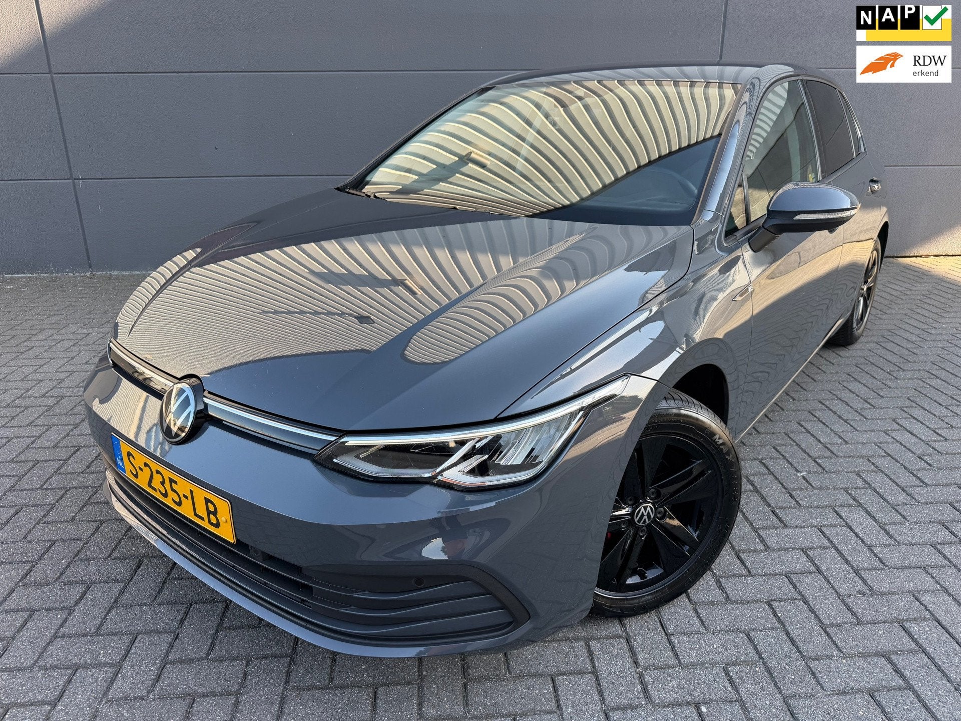 Volkswagen Golf 1.5 eTSI Life Business*Cockpit*CarPlay-NAVI*, Auto's, Euro 6, 4 cilinders, Origineel Nederlands, Bedrijf