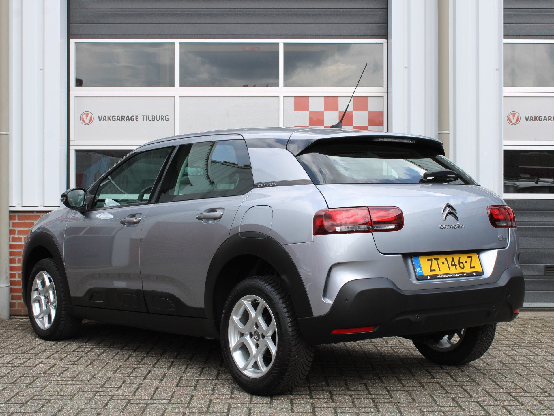 Citroën C4 Cactus 1.2 Puretech 110PK Business /NAVI/PDC/Cru, Auto's, Stof, Gebruikt, Euro 6, 1199 cc