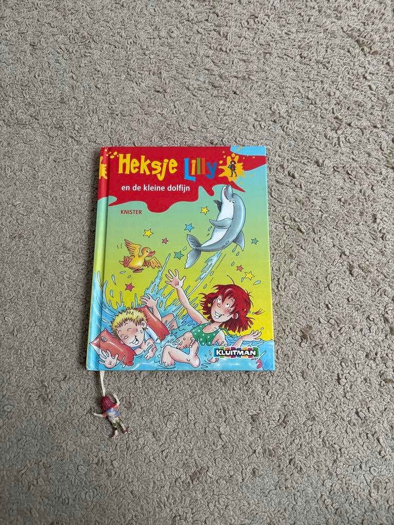 Heksje Lilly en de kleine dolfijn, Boeken, Ophalen of Verzenden, Zo goed als nieuw, Fictie algemeen