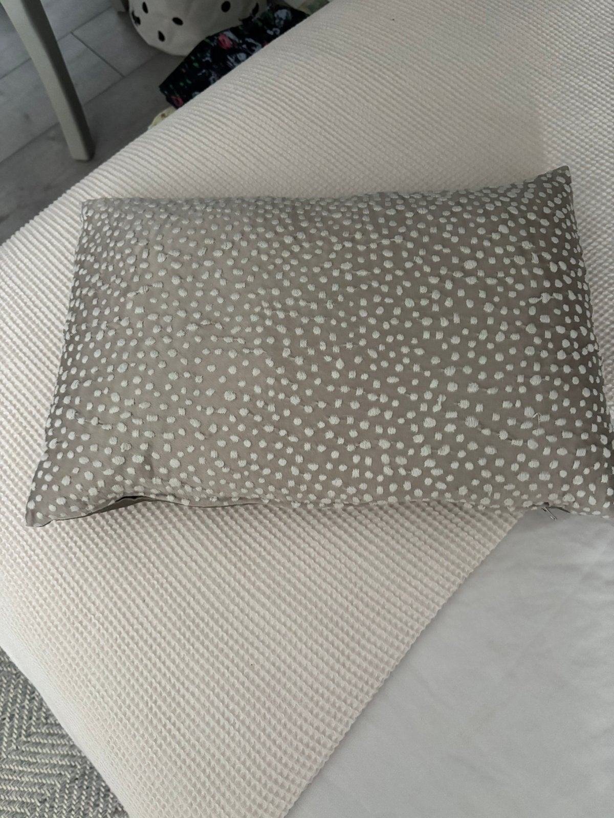 Claudi kussen polkadot 30x45, Ophalen of Verzenden, Zo goed als nieuw, Sierkussen, Claudi