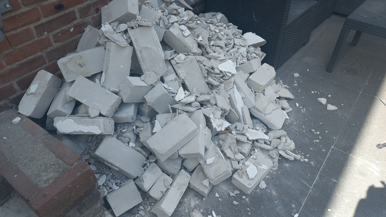Kalkzandstenen puin - Ideaal voor opvulling of recycling, Doe-het-zelf en Verbouw, Ophalen, Gebruikt, Kalkzandstenen