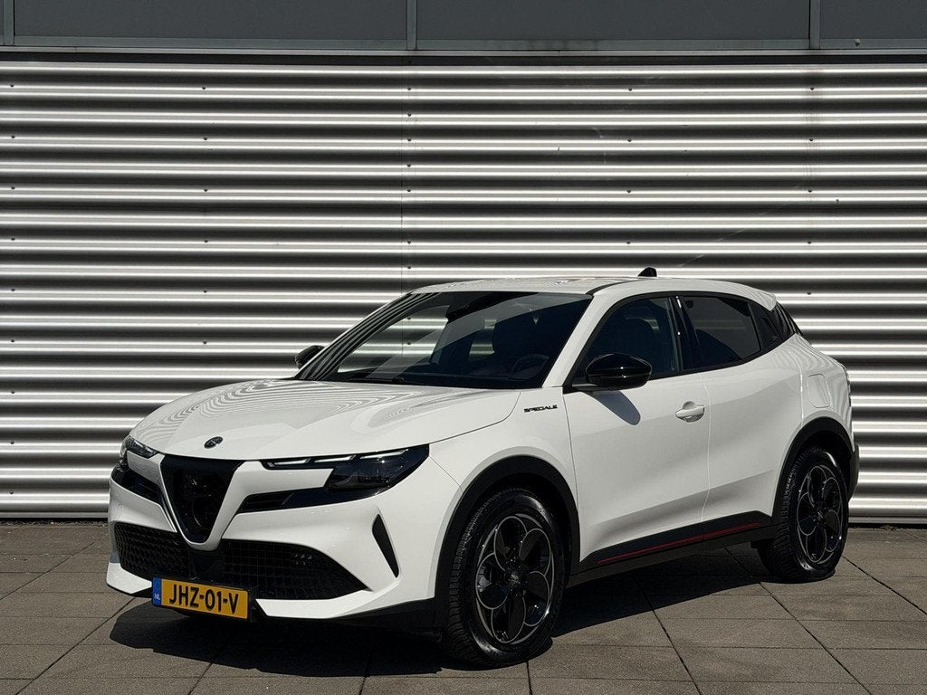 Alfa Romeo Junior Elettrica 54 kWh Navigatie | Camera | Elek, Automaat, Gebruikt, 156 pk, SUV of Terreinwagen