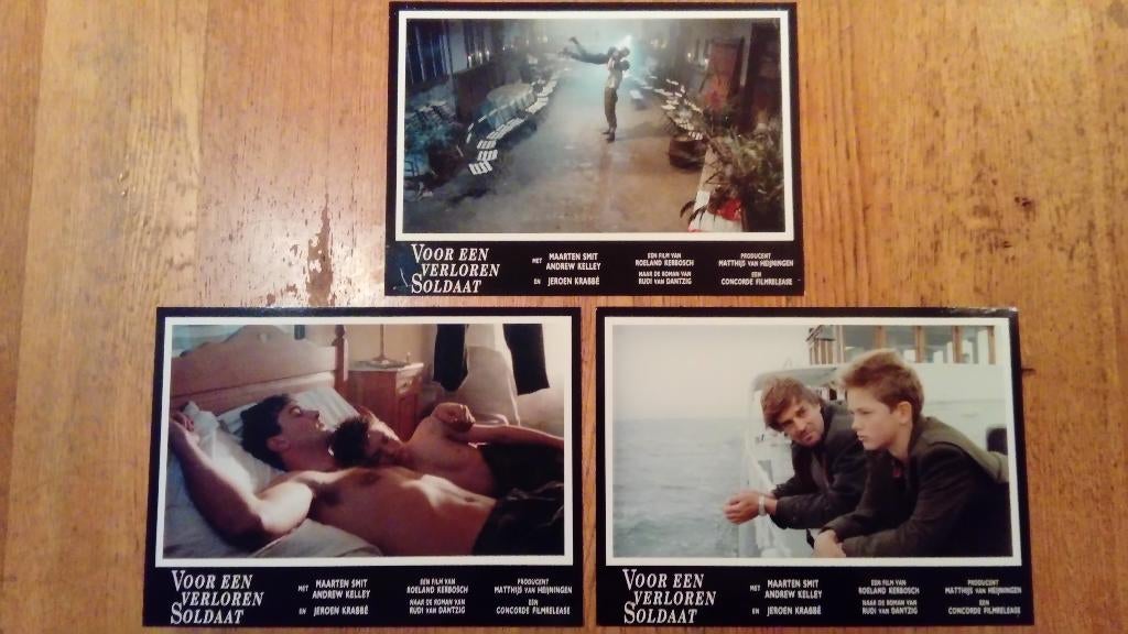 Nederlandse Lobby Cards Voor een Verloren Soldaat (1992), Verzamelen, Ophalen of Verzenden, Gebruikt, Film, Foto of Kaart