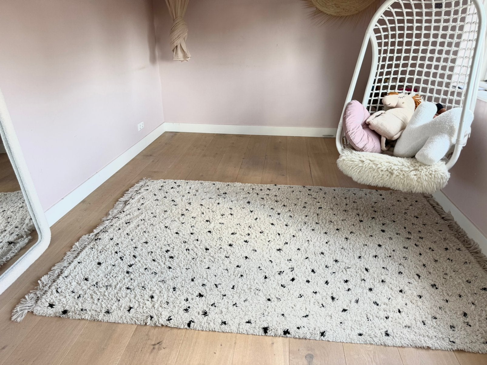 Vloerkleed zwart/wit stippen 160x230 cm - Karwei, Ophalen, Gebruikt, Wit, 150 tot 200 cm