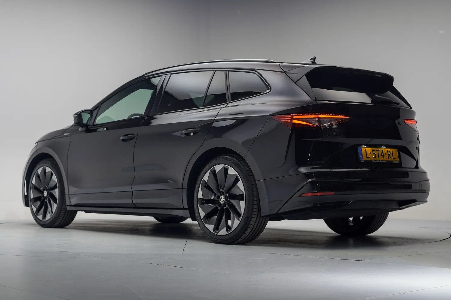 Skoda Enyaq iV 60 Sportline 3-Fase [ Trekhaak Navi Half-lede, Auto's, Skoda, Automaat, 0 cilinders, Gebruikt, 1865 kg