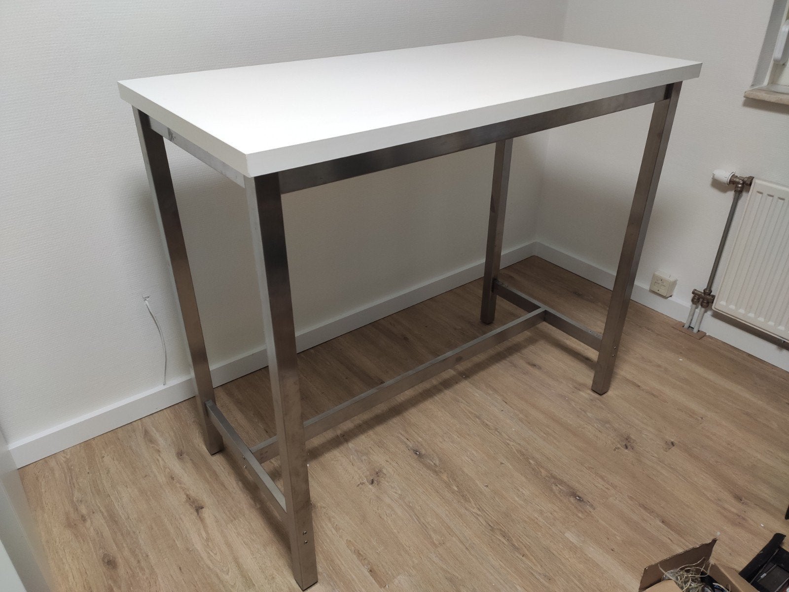 IKEA UTBY bartafel (120x60x90 cm) wit blad met rvs onderstel, Ophalen, Zo goed als nieuw