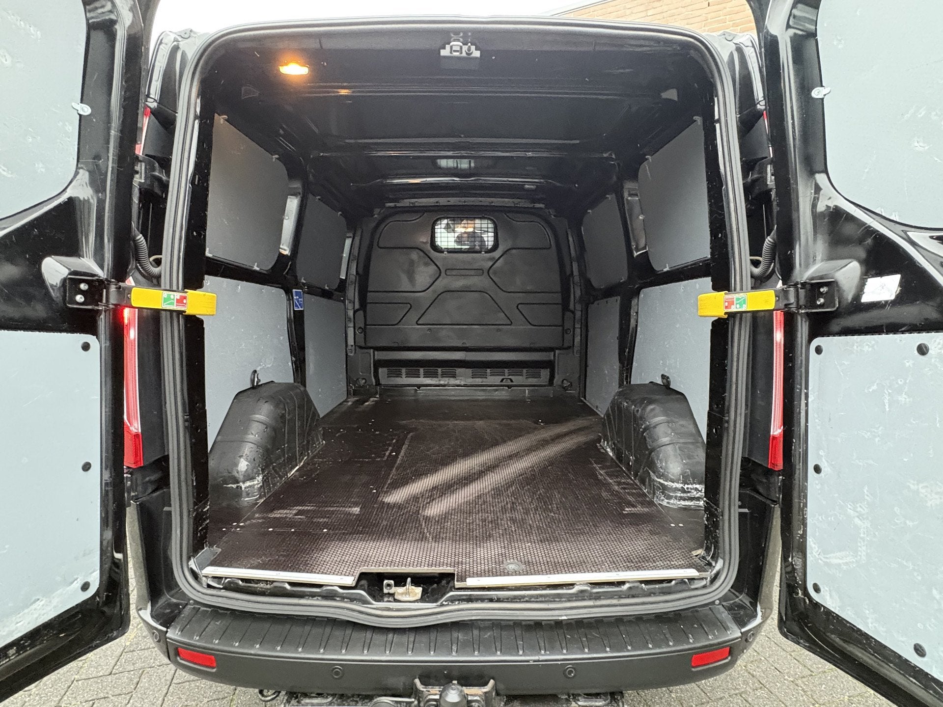 Ford Transit Custom 2.0TDCI 130PK Automaat / Carplay / Euro6, Stof, 4 cilinders, Met garantie (alle), Zwart