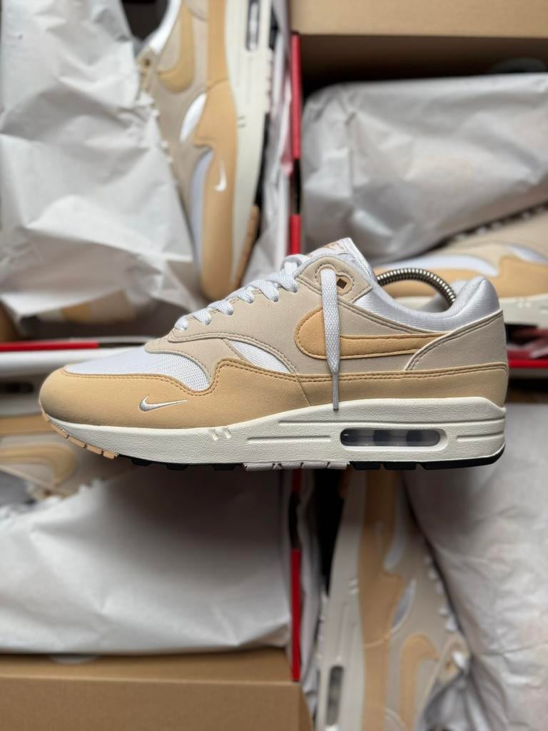Nike Air Max 1 Light Orewood maat 37,5 Nieuw, Kleding | Dames, Overige kleuren, Nieuw, Ophalen of Verzenden, Sneakers of Gympen