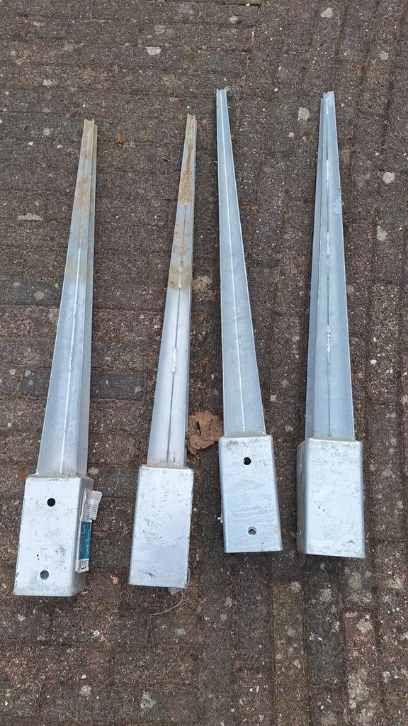 4 Paalhouders met pin verzinkt, Ophalen