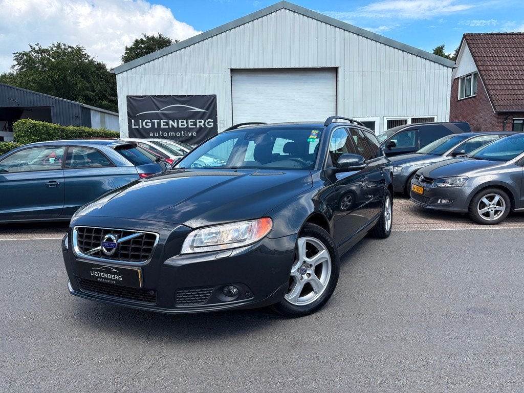 Volvo V70 1.6 T4 Nordic AUTOMAAT/CLIMA/CRUISE/LEER/TREKHAAK, Auto's, Volvo, Zwart, 4 cilinders, 1600 kg, Zilver of Grijs