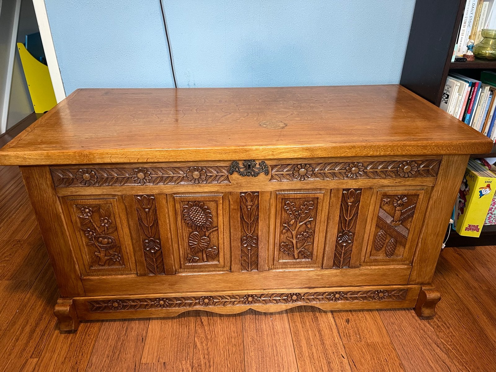 Houten Kist / Dekenkist met Handgesneden Details, Ophalen