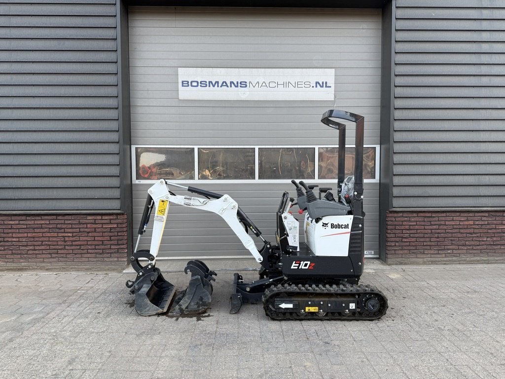 Bobcat E10 z minigraver 2025 28 uur DEMO, Doosan Bob, Communications.emea@doosan.com, U Kodetky 1810
26301  Dobris, CZ, Graafmachine