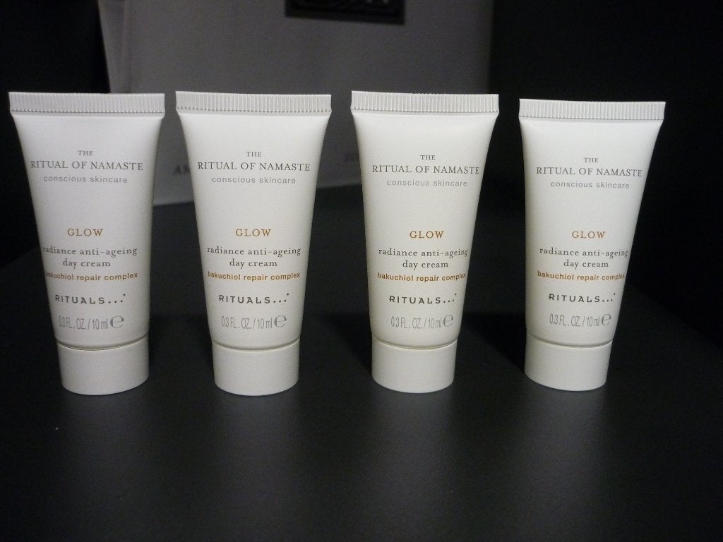 Rituals, 4x Ritual of Namaste glow anti aging day cream, 10, Ophalen of Verzenden, Nieuw, Gehele gezicht, Verzorging