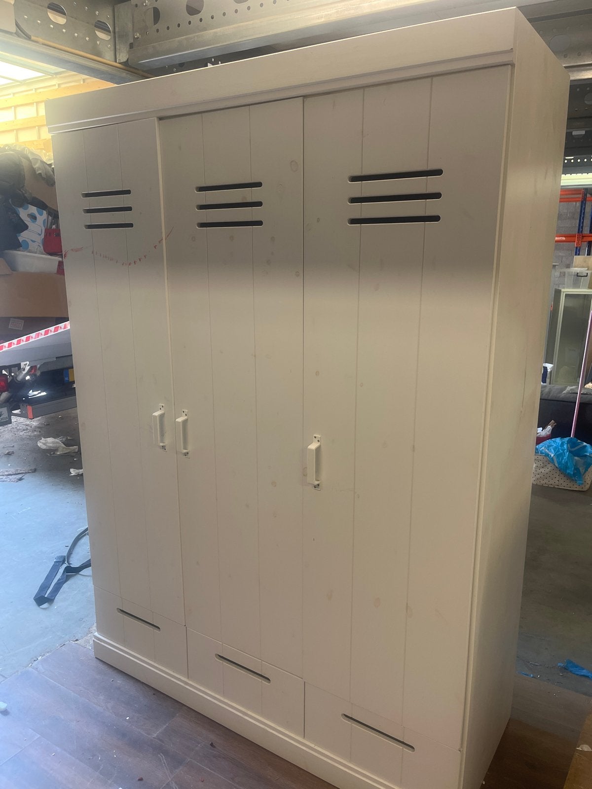 Ruime Kinderkamer Kast - Wit met Louvre deuren, Ophalen, Gebruikt, Kast, 50 tot 70 cm
