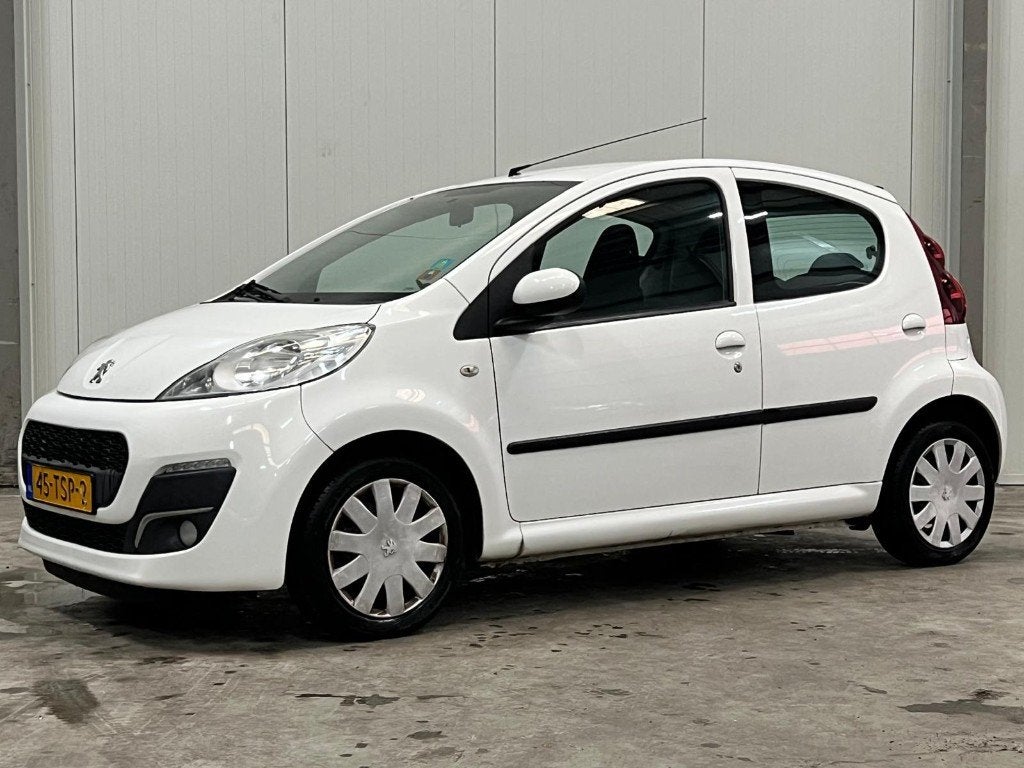 Peugeot 107 5DR/2012/Wit/Airco/onderhoudsboekje/NAP, Voorwielaandrijving, Stof, Zwart, Metallic lak