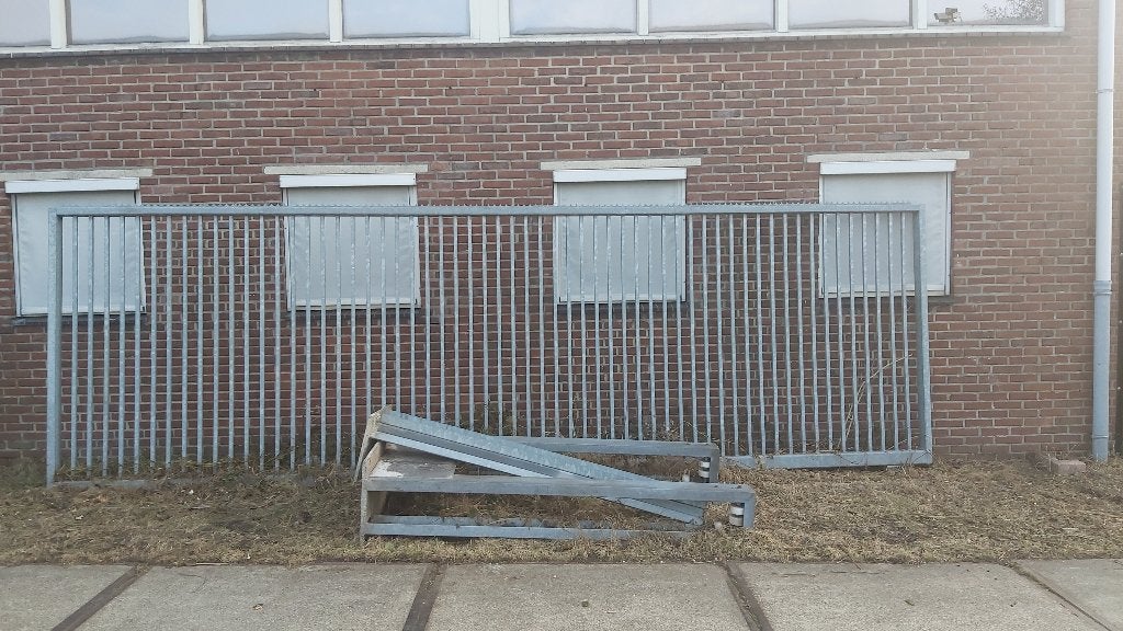 Verzinkte rolpoort handbediend, Ophalen, 225 cm of meer, Overige typen, Zo goed als nieuw