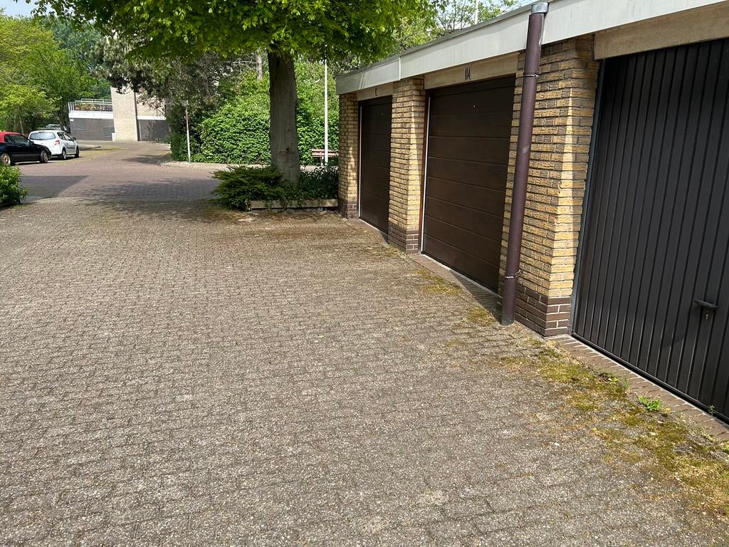Huur garage in Den Haag C van Rennesstraat, Huizen en Kamers, Garages en Parkeerplaatsen, Den Haag