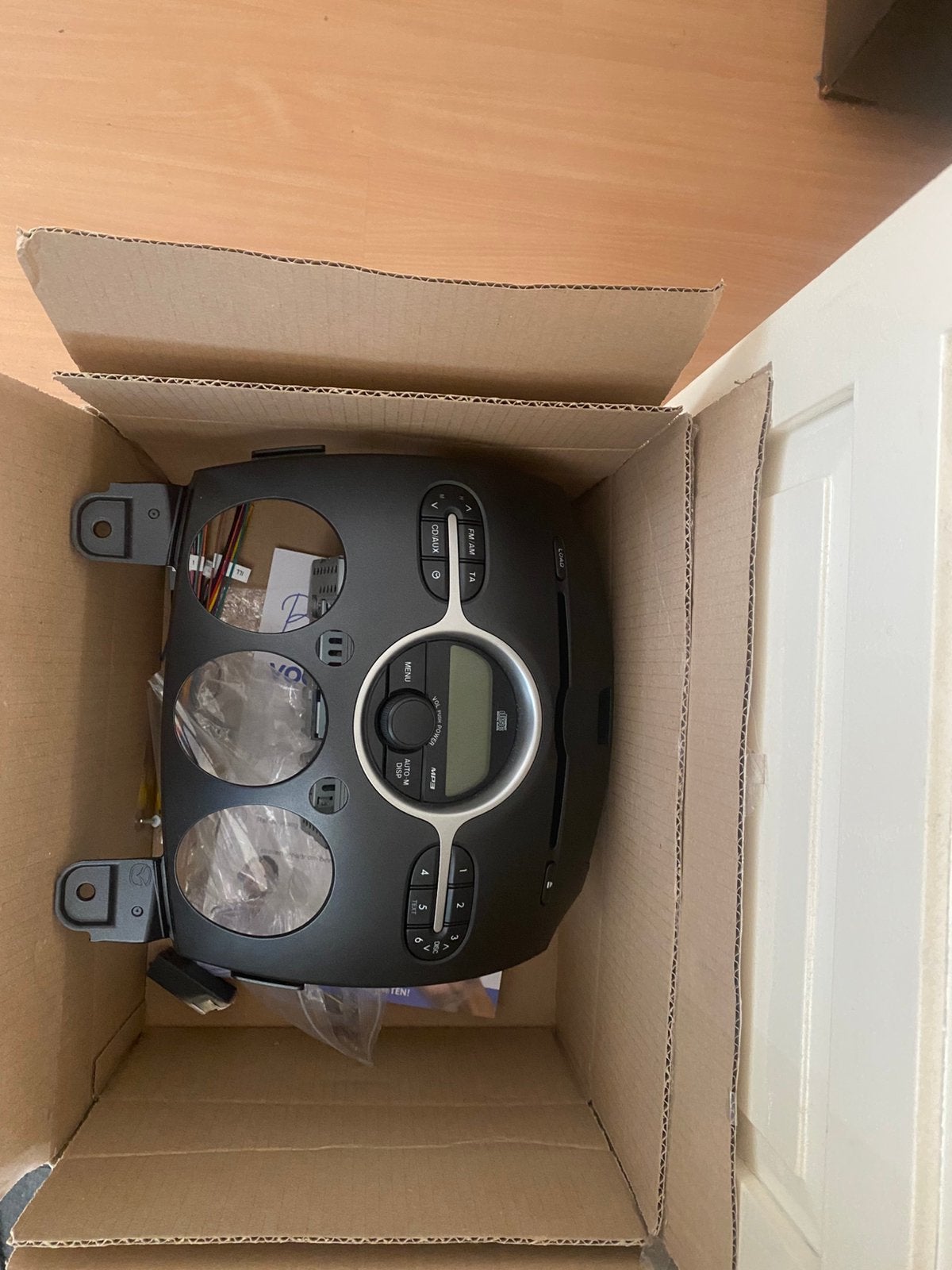 Mazda 2 autoradio (2010), Ophalen, Zo goed als nieuw