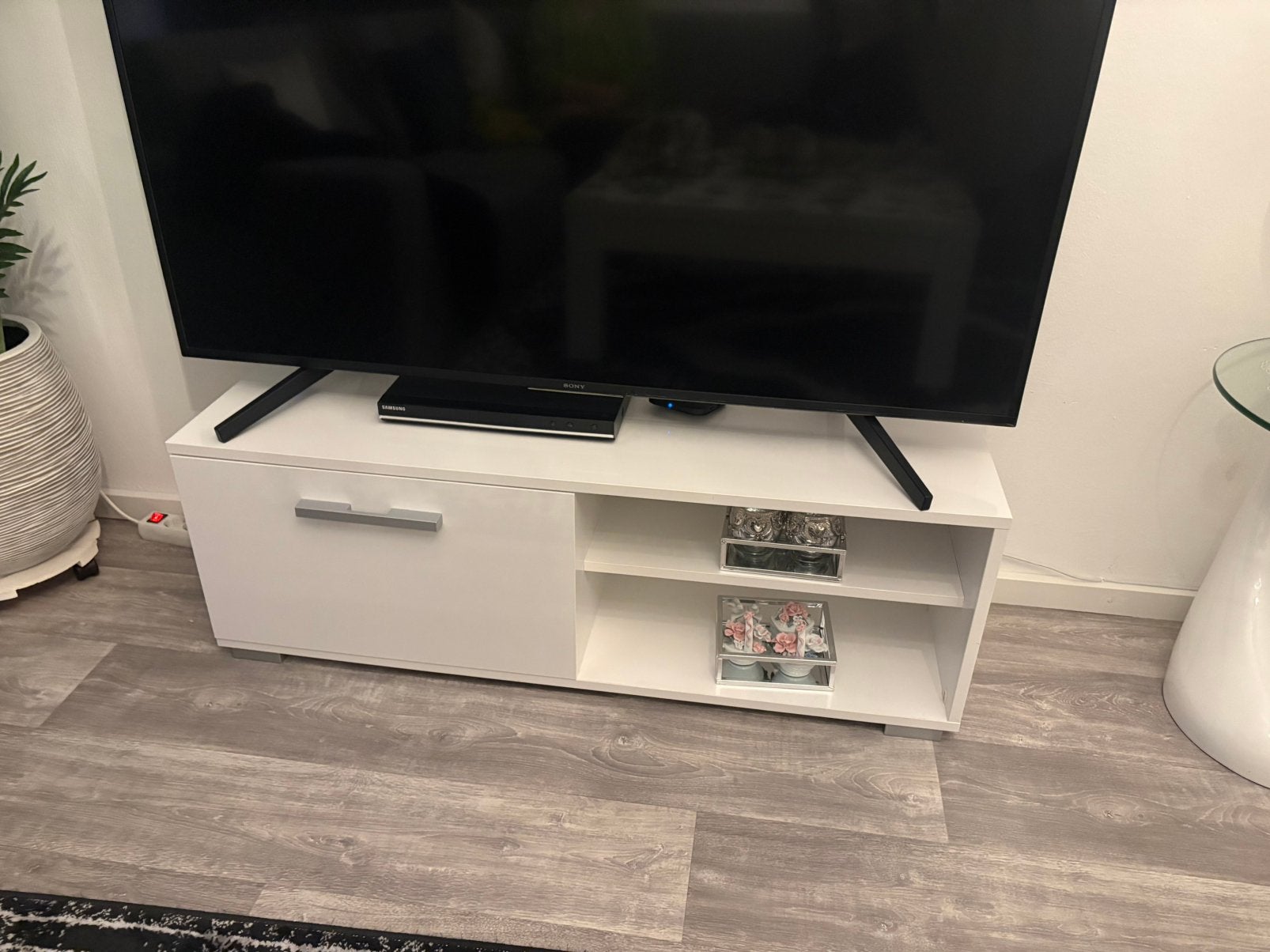 Tv kast, Ophalen