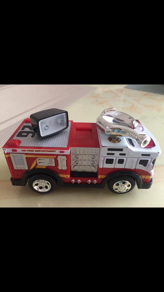Brandweerwagen met licht en geluid (speelgoed), Kinderen en Baby's, Speelgoed | Speelgoedvoertuigen, Ophalen of Verzenden, Zo goed als nieuw