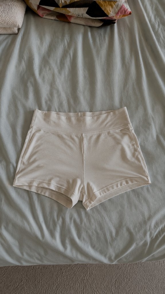 Dames short, Kleding | Dames, Broeken en Pantalons, Kort, Verzenden, Beige, Maat 36 (S)