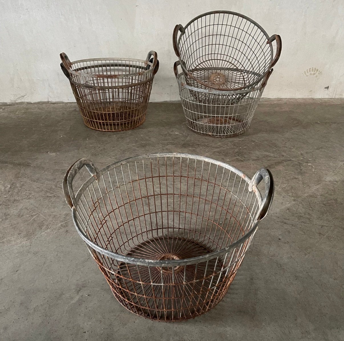 Oude mand, vintage aardappelmand, stalen manden, krat, Ophalen