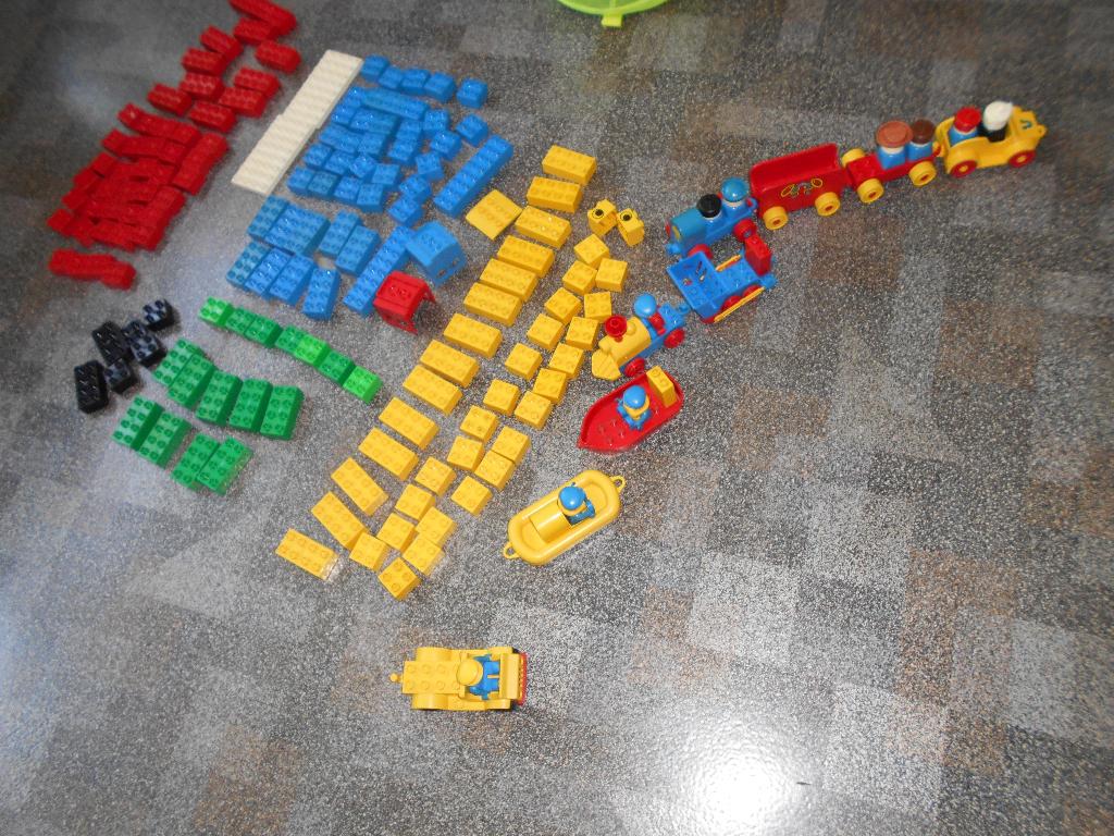 Lego Duplo. In totaal 9 verschillende onderdelen., Gebruikt, Overige thema's, Overige typen, Ophalen of Verzenden