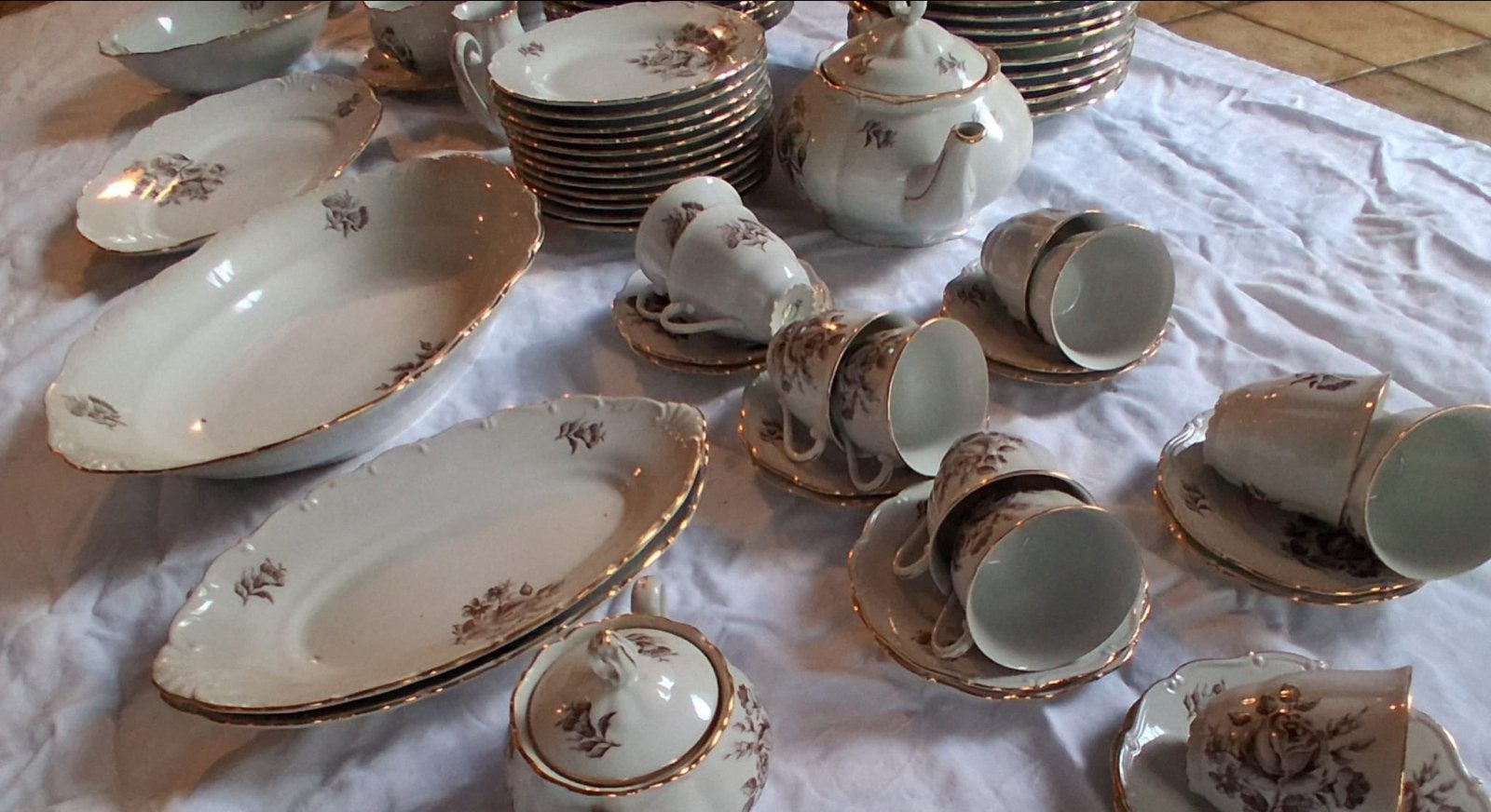 Vintage Tsjechoslowaaks servies met bloemmotief, Ophalen of Verzenden
