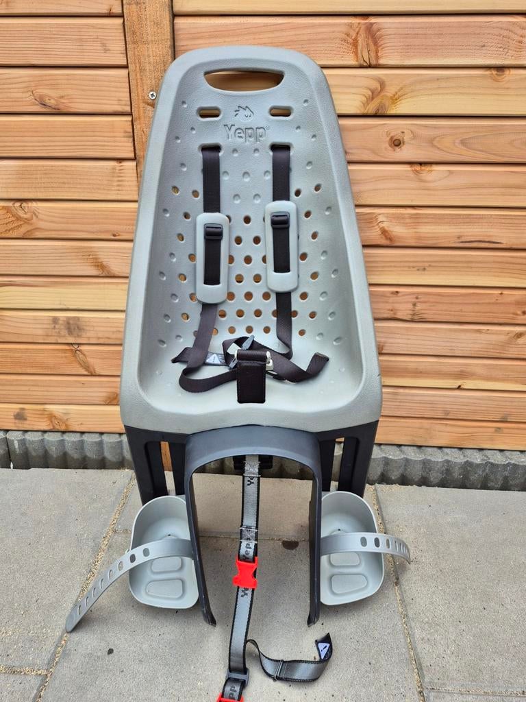 Zgan Yepp Maxi Easyfit achterzitje grijs., Fietsen en Brommers, Fietsaccessoires | Fietsstoeltjes, Ophalen, Achterzitje, Voetsteuntjes
