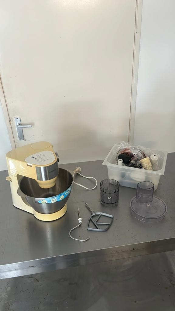 Keuken machine Kenwood, Ophalen of Verzenden, Zo goed als nieuw, 3 snelheden of meer
